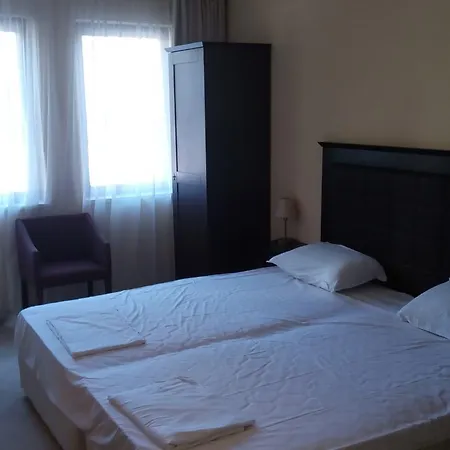 One-bedroom Private In Royal Beach דירה סאני ביץ'