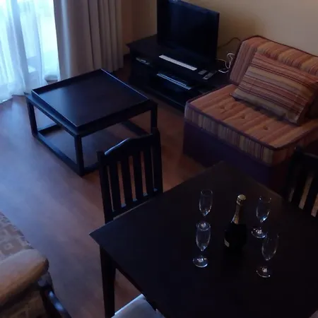 One-bedroom Private In Royal Beach דירה
