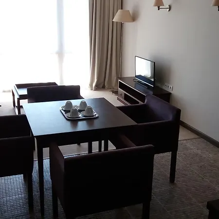 One-bedroom Private In Royal Beach דירה *