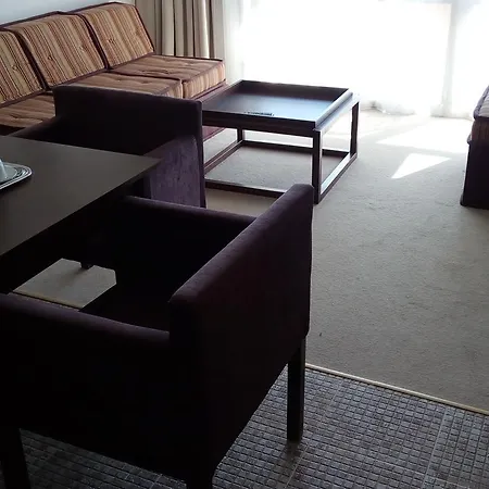 One-bedroom Private In Royal Beach דירה *