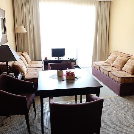 One-bedroom Private In Royal Beach דירה *